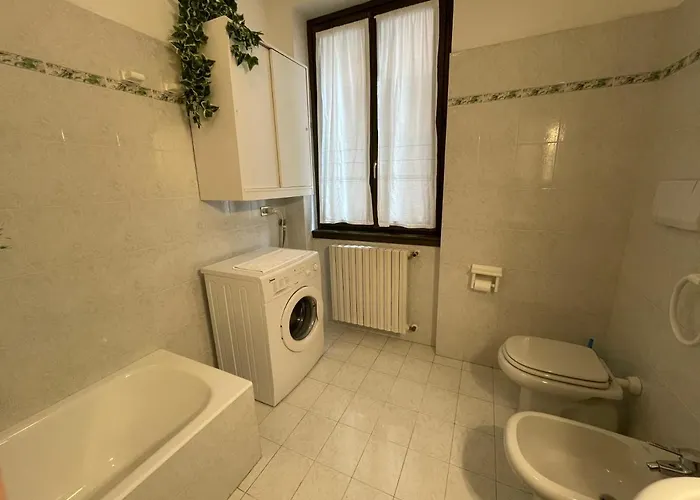 Апартаменты Cozy With Private Parking On Domaso's Lakeside - Larihome A09 Домазо